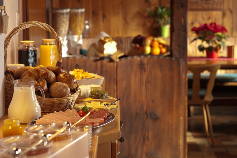 boulangerie-VILLARS SUR VAR-min_breakfast_buffet_food_restaurant_meal_hotel_plate_fresh-718745